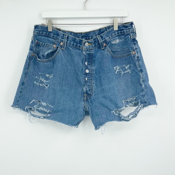 Levi’s Denim Cutoff Shorts - Picture 4 of 6